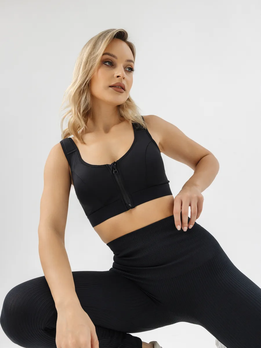 Топ спортивный на молнии черный